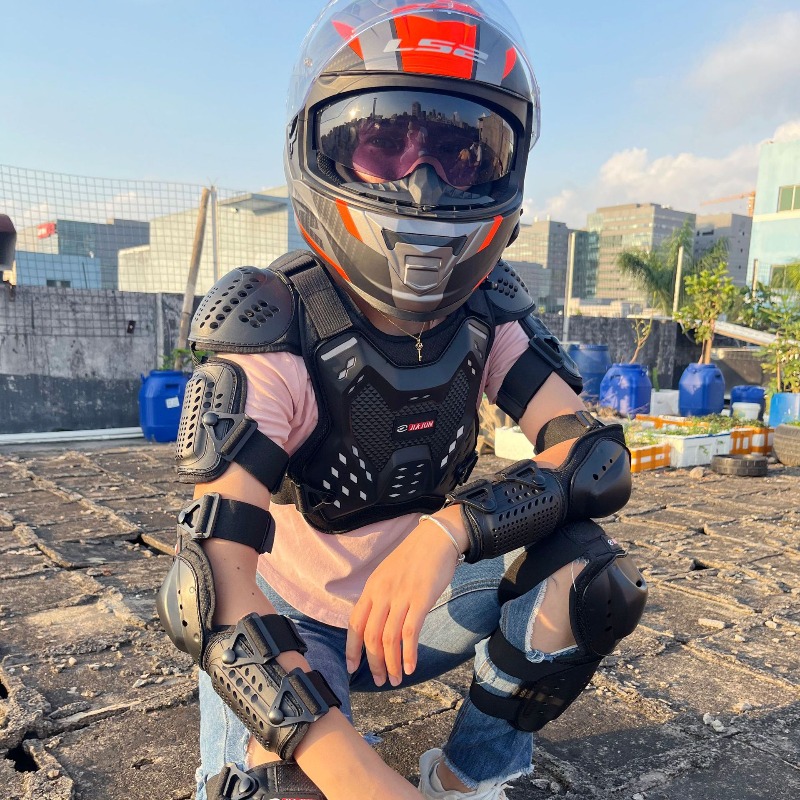 معدات حماية للشباب من QIKUI لل - مراجعة Motorcycle Gear Youth وسعره