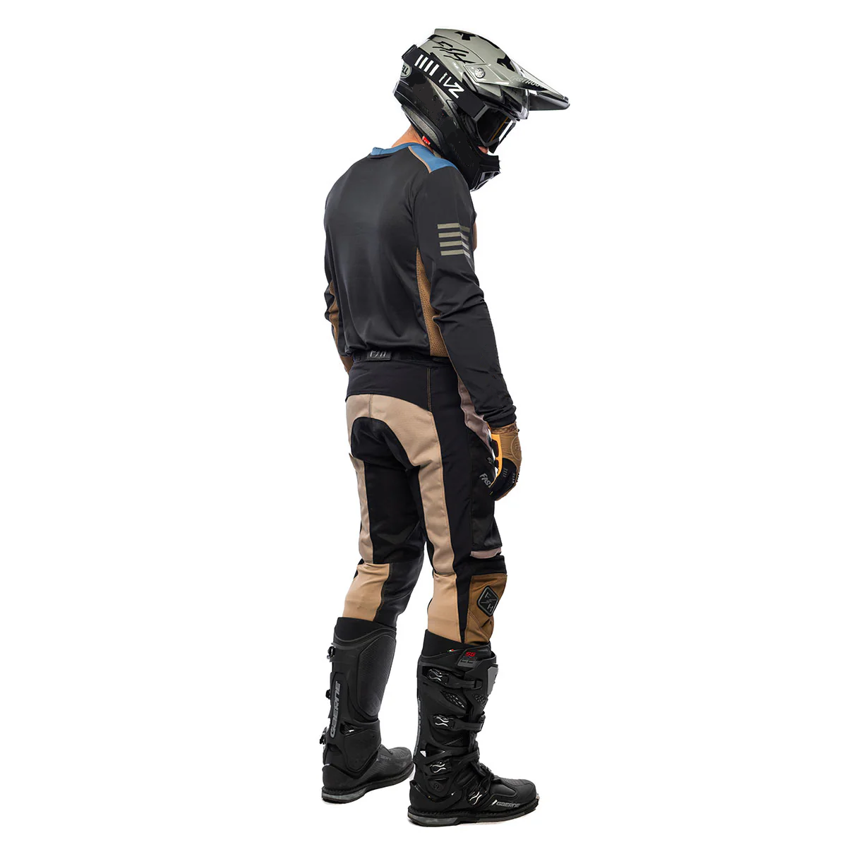 طقم ملابس دراجات نارية FH لعام - مراجعة Motorcycle Gear Sale وسعره