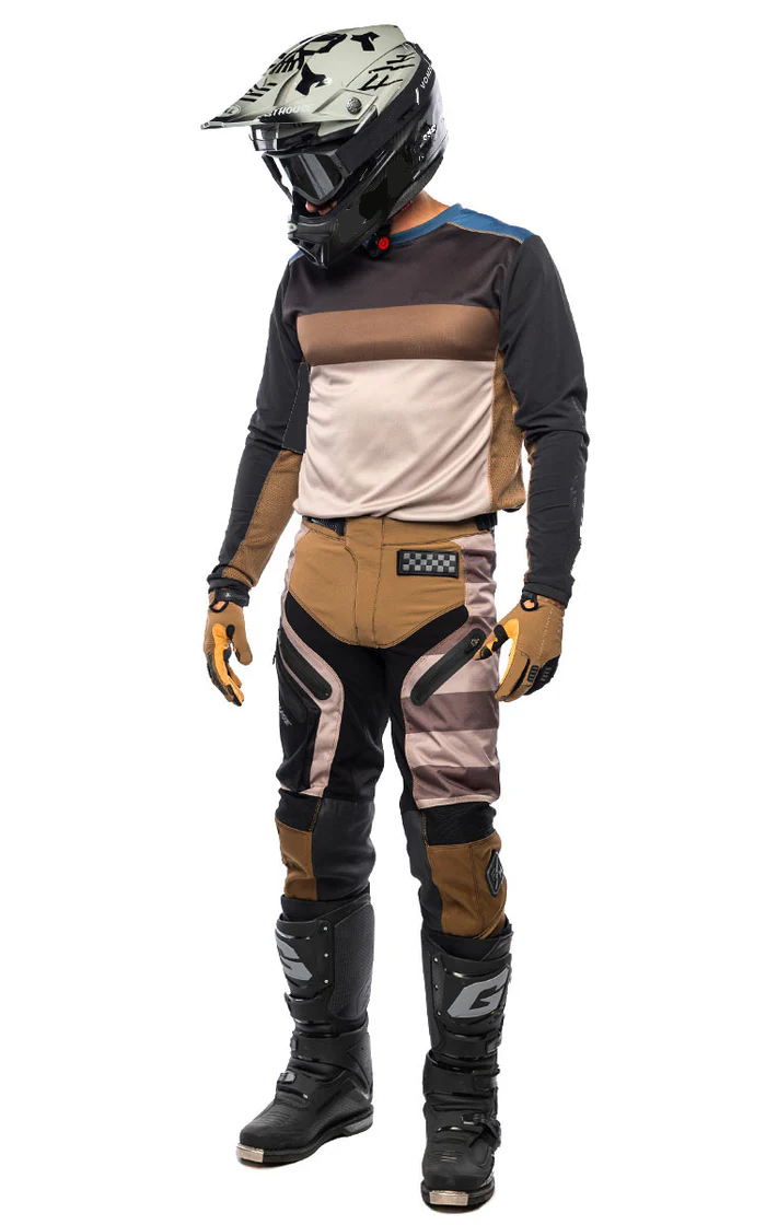 طقم ملابس دراجات نارية FH لعام - مراجعة Motorcycle Gear Sale وسعره